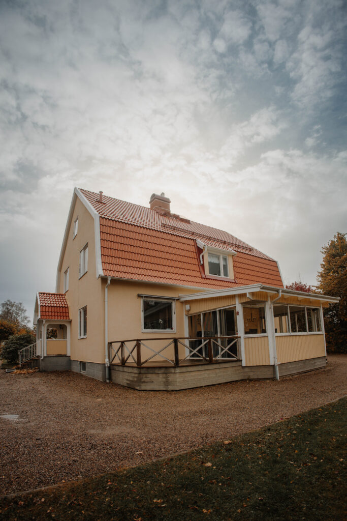 Nytt tak lagt på villa i Ljungby – takbyte utfört av Lagans Byggnads AB