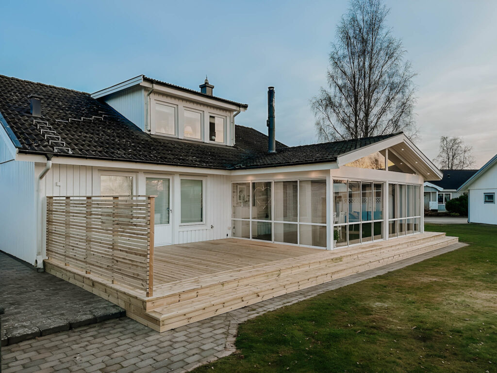 Altan/Uterum Nybyggd altan och uterum på villa i Ljungby – byggd av Lagans Byggnads AB